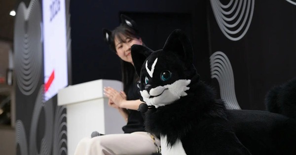 アニマロイド「FOX」が練り歩き、子ども達との会話で「SusHi Tech