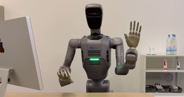 事前準備ゼロから48時間でヒューマノイドへのシステム統合を完了 RobotkitとDOBOT「Atom W」の事例動画