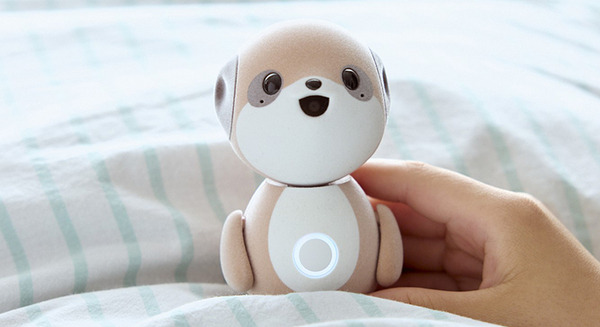 シャープが新AI製品「ポケとも」発表 – ロボットとアプリで展開する