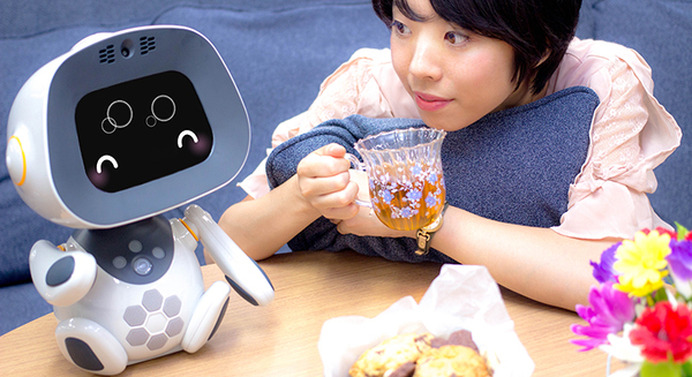 世界初、個性を学習するパートナーロボット「unibo（ユニボ）」の家庭