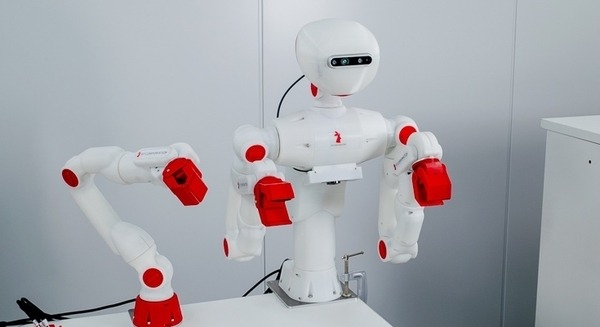 動画あり】17軸の上半身ヒューマノイド型双腕ロボット、6月1日より発売