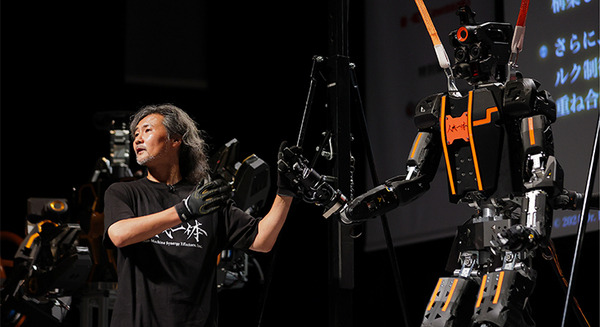 汎用人型重機を開発する人機一体、下半身制御のコア技術「ハイブリッド