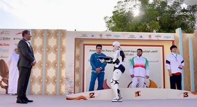 ヒューマノイドが金メダル授与を補助、AYPG 2025表彰式にAiMOGAのロボットが参加 画像