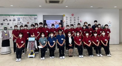 案内ロボット「テミちゃん」が新入社員として入社式に参加｜行岡病院で人とロボットの同期が共に歩む新時代 画像