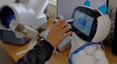 高齢ドライバーも使いこなせる自動点呼ロボット 戸田運輸の導入事例レポートを公開 画像