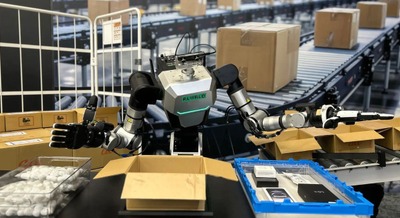 5本指のロボットが小物をパッキング、基盤モデル「RLDX-1」を活用した物流出荷デモをKDDI SUMMIT 2026で公開 RLWRLD 画像
