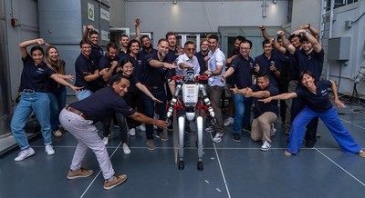 ヒューマノイドロボット×ドローンの試み カリフォルニア工科大学・TIIの共同研究 画像