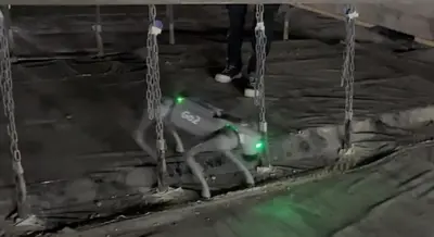 四足歩行ロボット「Go2」が建設現場の課題に挑む オリエンタル白石が吊り足場で稼働試験 画像