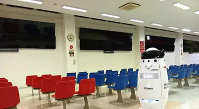 SEQSENSEの警備ロボットSQ-2 鳥取のボートレース施設で本格稼働開始 画像