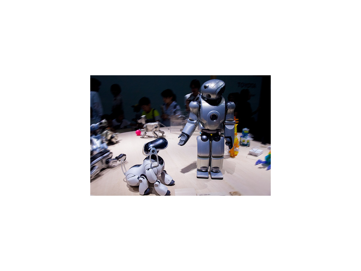 伝説のソニー製二足歩行ロボット「QRIO」、ロボカップ会場でダンスパフォーマンスを披露