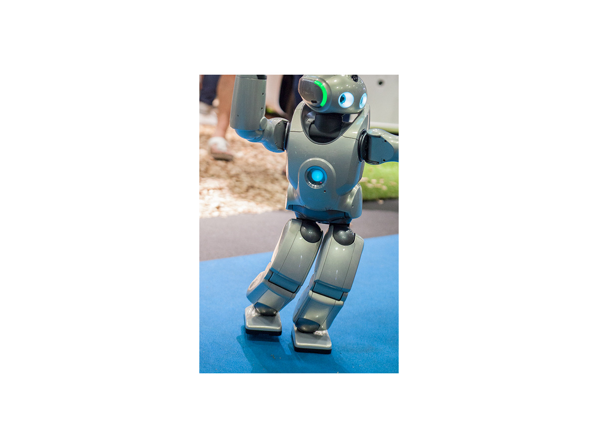 伝説のソニー製二足歩行ロボット「QRIO」、ロボカップ会場でダンスパフォーマンスを披露