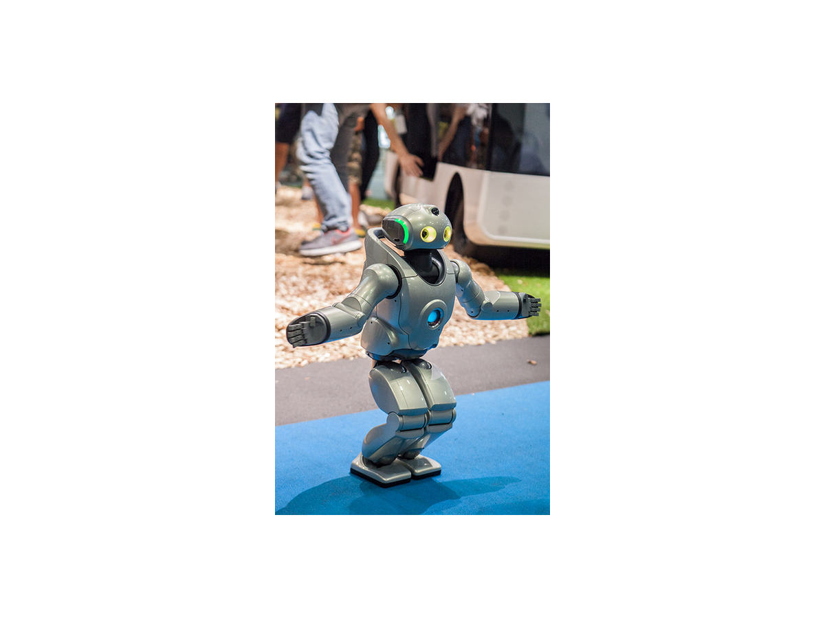 伝説のソニー製二足歩行ロボット「QRIO」、ロボカップ会場でダンスパフォーマンスを披露
