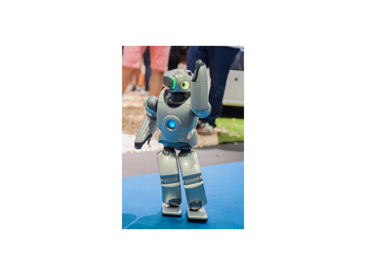 伝説のソニー製二足歩行ロボット「QRIO」、ロボカップ会場でダンスパフォーマンスを披露