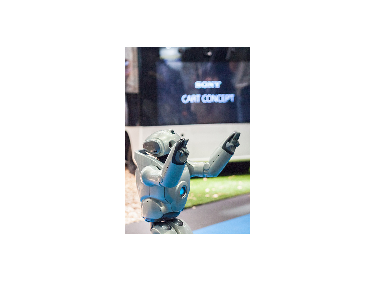 伝説のソニー製二足歩行ロボット「QRIO」、ロボカップ会場でダンスパフォーマンスを披露