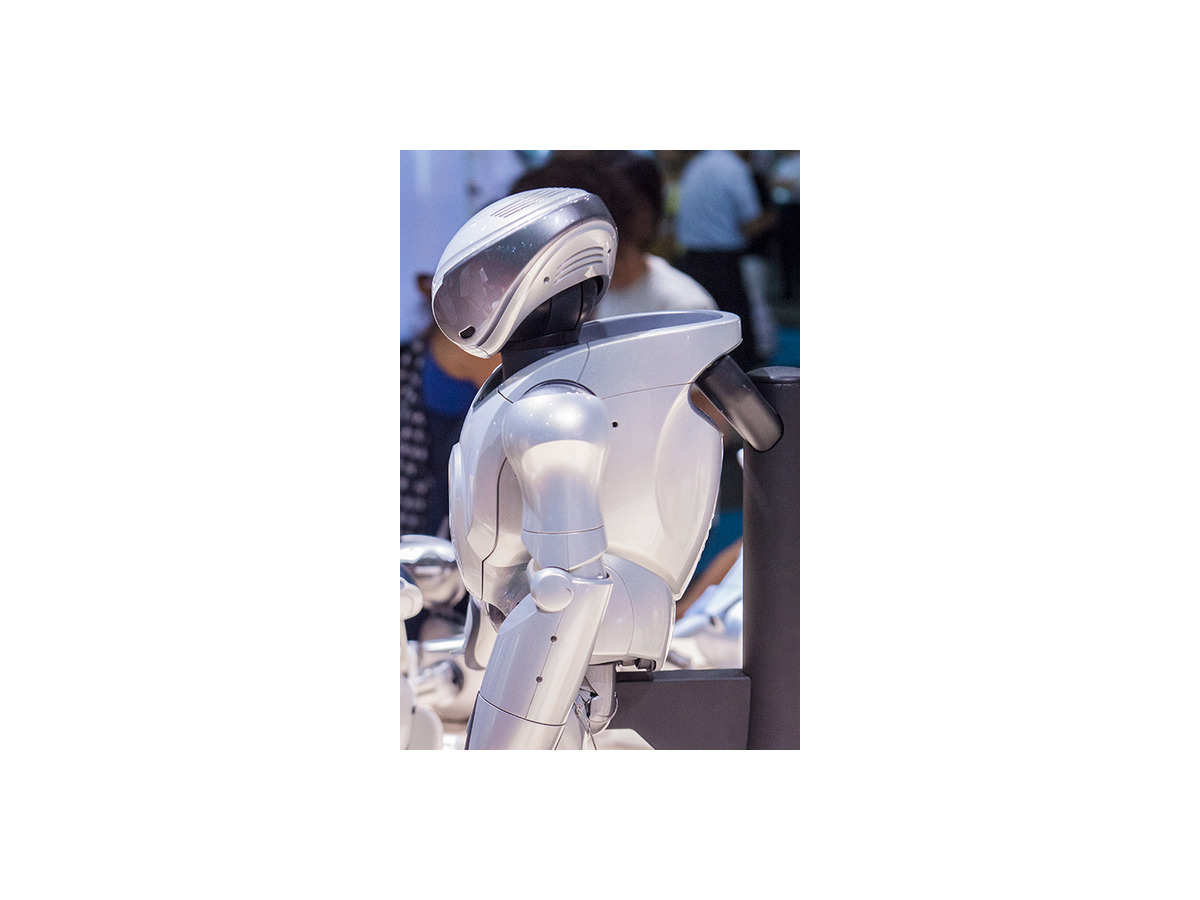伝説のソニー製二足歩行ロボット「QRIO」、ロボカップ会場でダンスパフォーマンスを披露