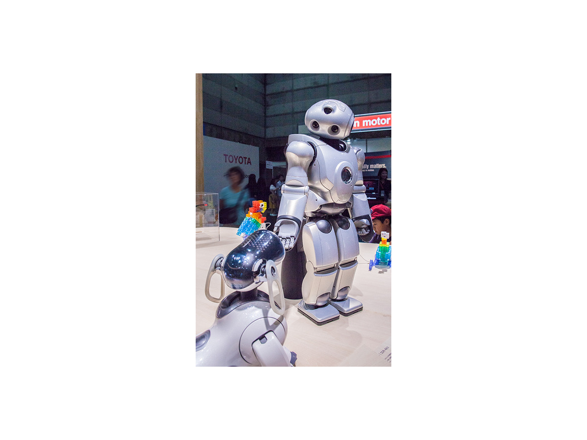 伝説のソニー製二足歩行ロボット「QRIO」、ロボカップ会場でダンスパフォーマンスを披露