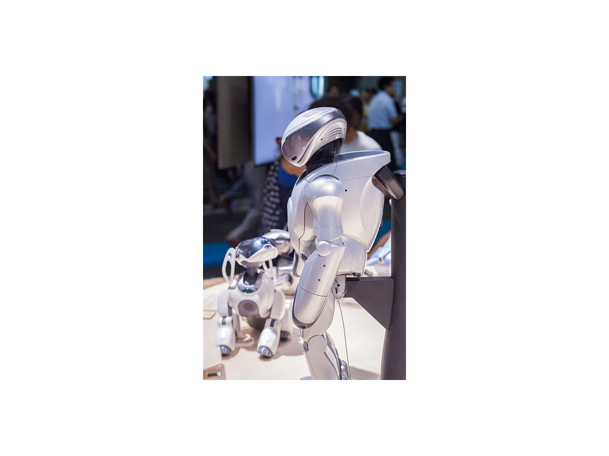 伝説のソニー製二足歩行ロボット「QRIO」、ロボカップ会場でダンスパフォーマンスを披露