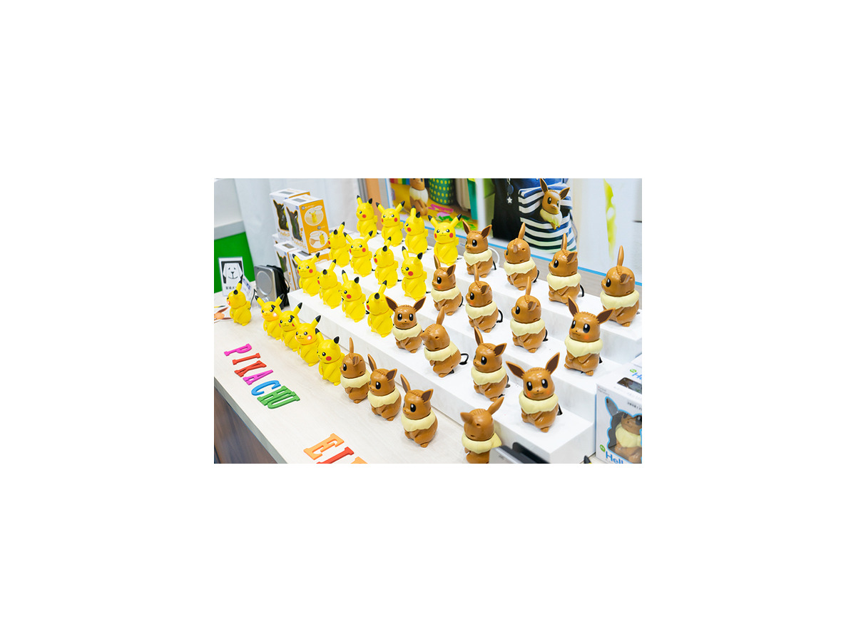 大ヒット製品「ハロピカ」に「イーブィ」版追加！家電の操作をしてくれる 「ねえ UchiPika (ウチピカ)」も発売へ　おもちゃショー