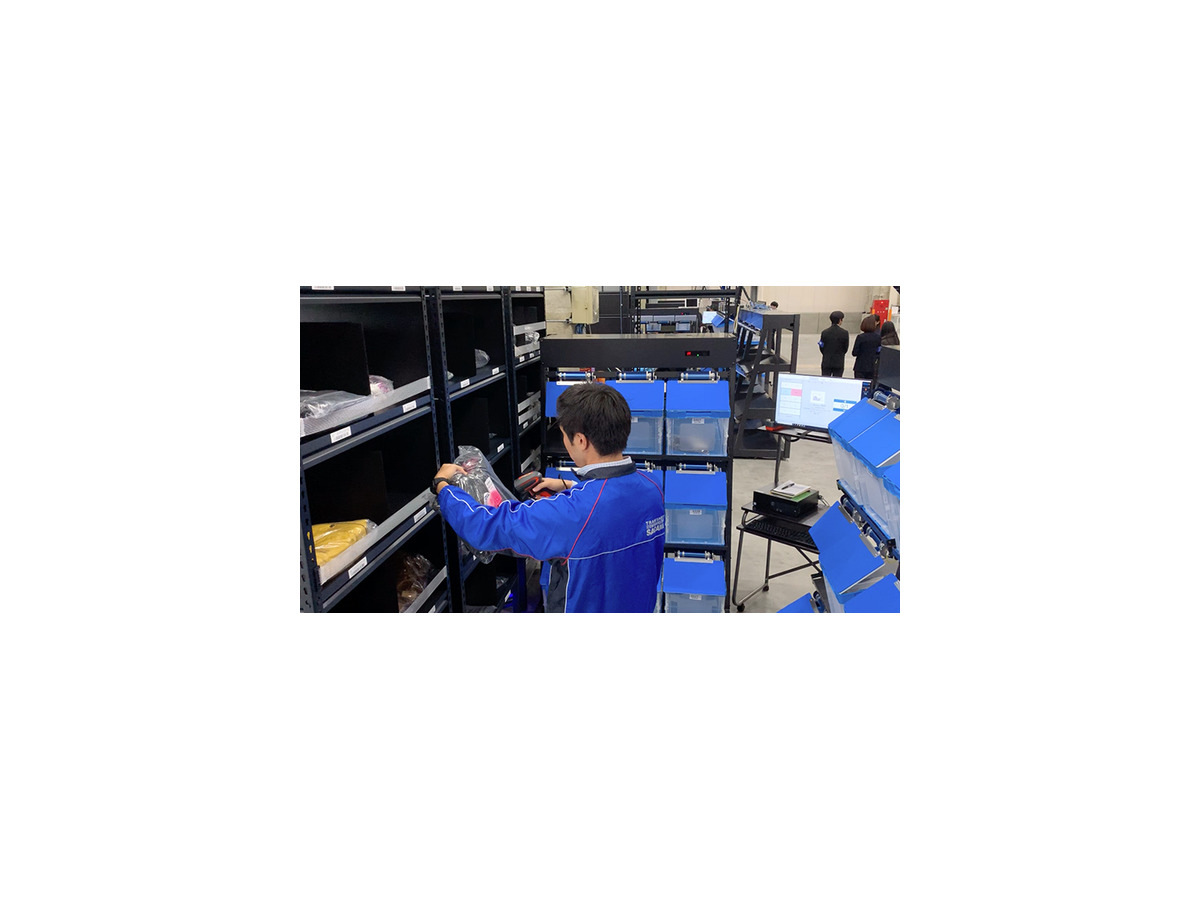 佐川が「棚ごと運ぶ自動搬送ロボット」をEC物流倉庫に導入　システムの全容を報道陣に公開　SGL蓮田営業所