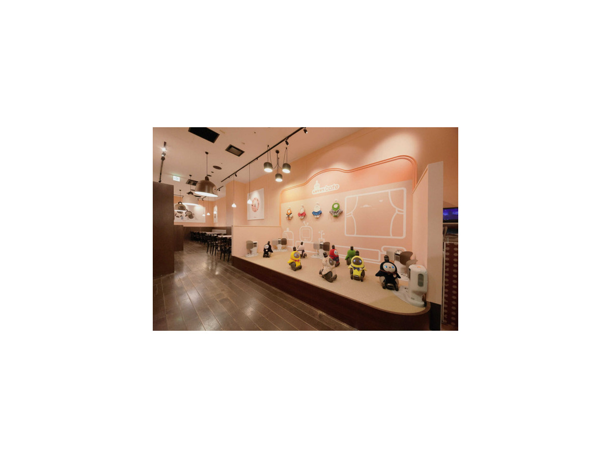 大人気の『LOVOT Cafe』がクリスマスケーキの予約受付を12月1日から開始 店内限定メニュー、限定デザインのコースターも登場