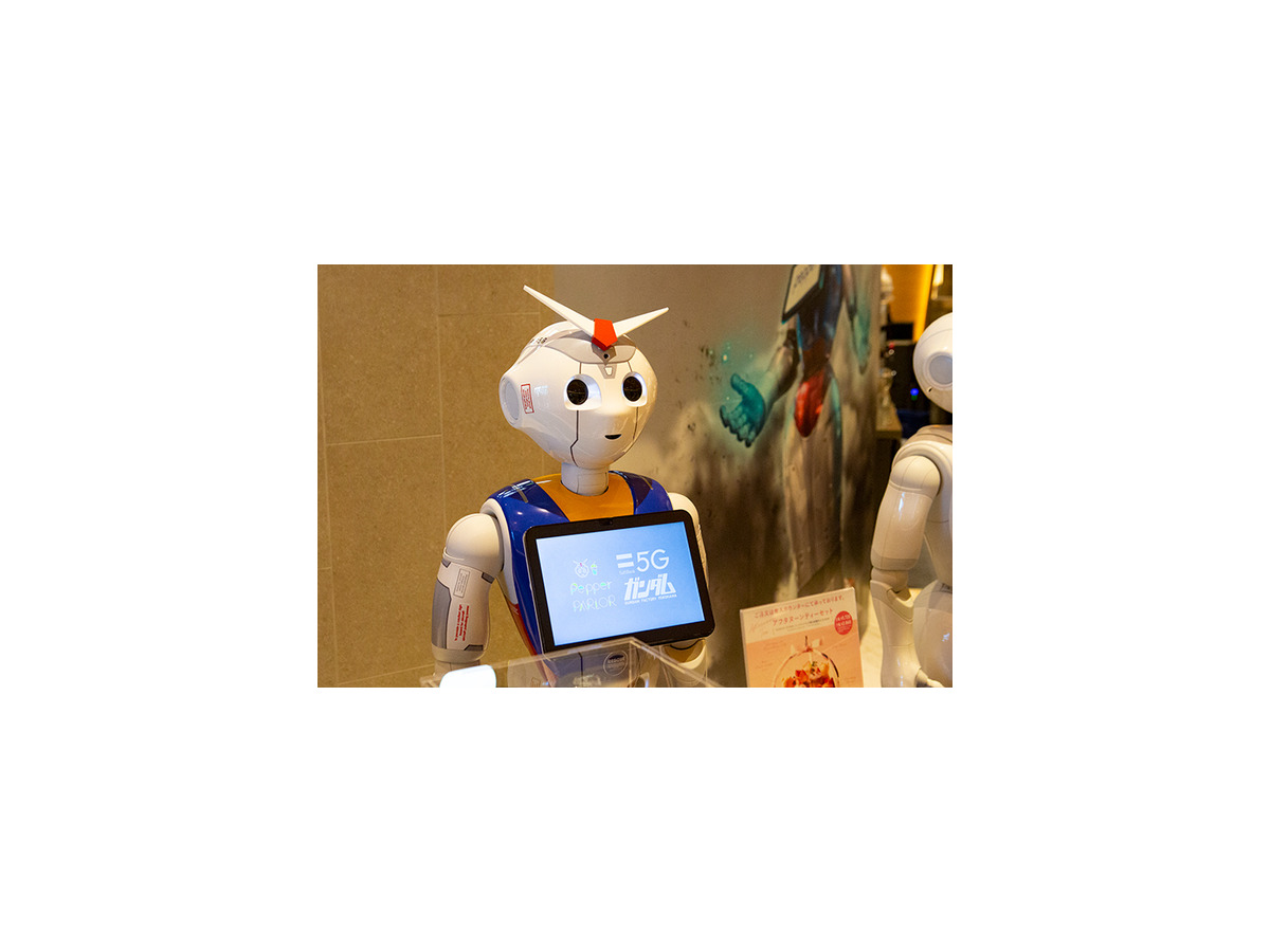 【横浜ガンダムとPepperがコラボ】ペッパーパーラーでガンダム風Pepperを体験！Pepperの「ガンダムあの名セリフ」はシュールすぎて…