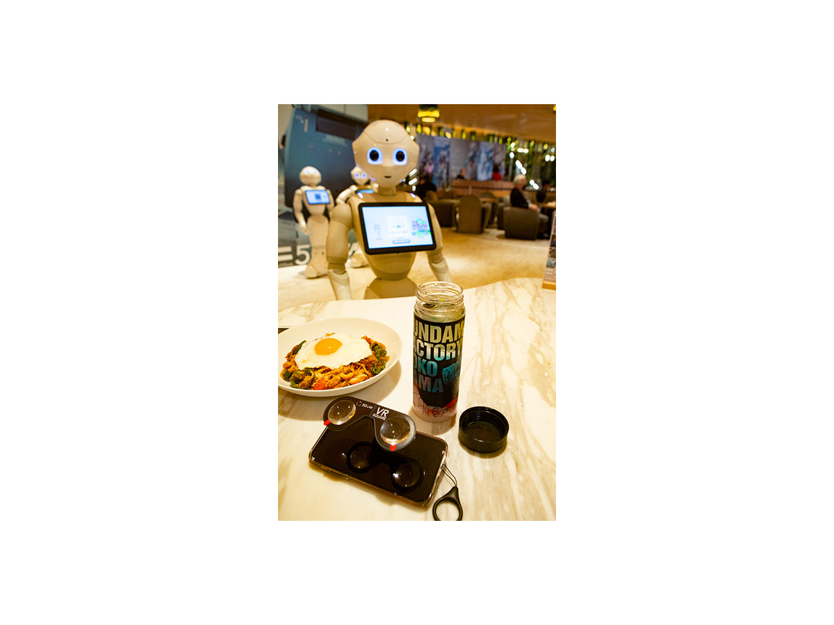 【横浜ガンダムとPepperがコラボ】ペッパーパーラーでガンダム風Pepperを体験！Pepperの「ガンダムあの名セリフ」はシュールすぎて…