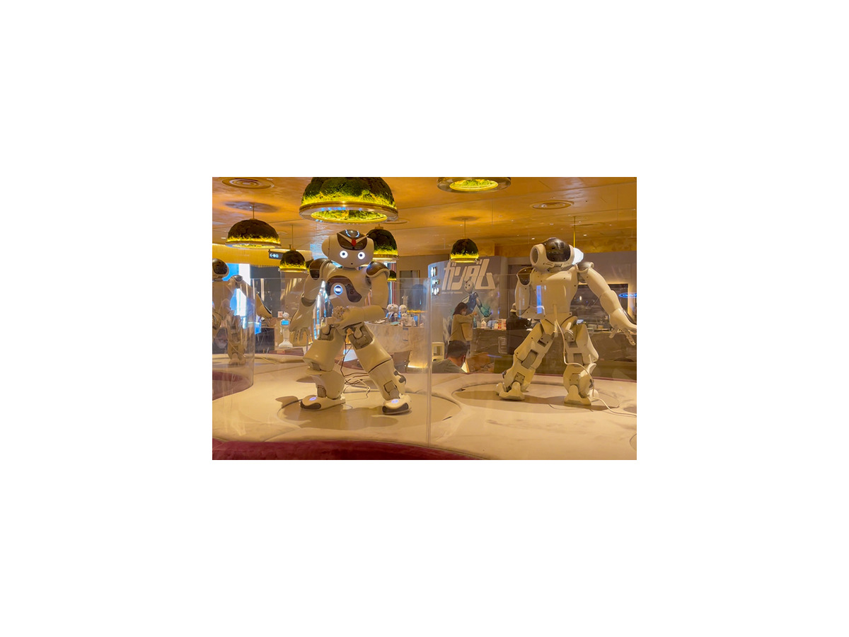 【横浜ガンダムとPepperがコラボ】ペッパーパーラーでガンダム風Pepperを体験！Pepperの「ガンダムあの名セリフ」はシュールすぎて…