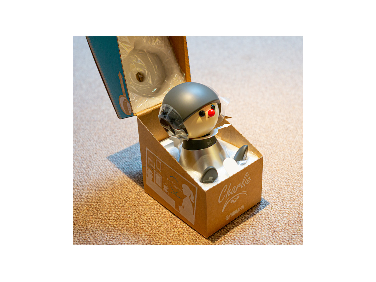 言葉をメロディにのせて会話するヤマハの会話ロボット『Charlie』(チャーリー)レビュー！～まずは開封の儀