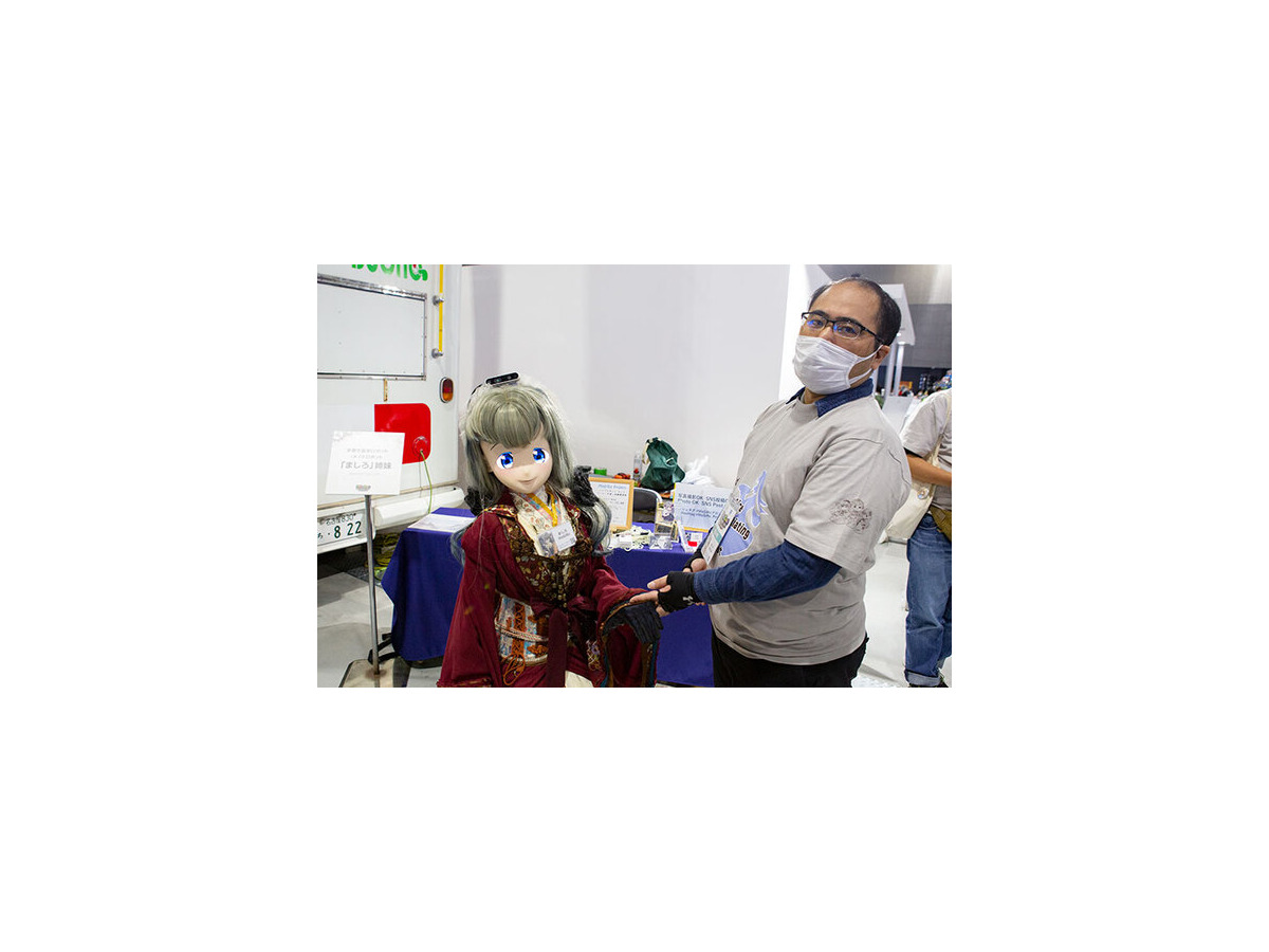 身長125cmのメイド少女ロボット3姉妹が登場！手をつないで歩こう「いつかメイドロボ喫茶を作りたい」MaSiRo Project
