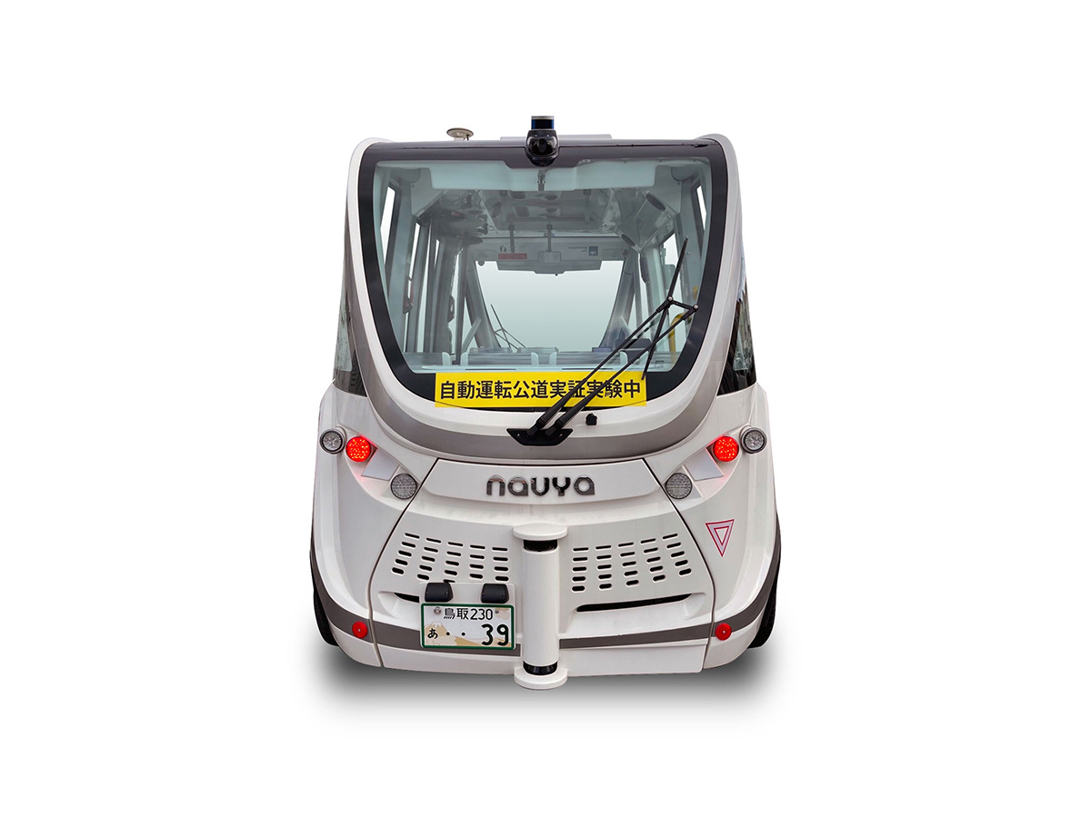 「鳥取砂丘」エリアで自動運転バスの実証実験へ　日本初の緑ナンバー「NAVYA ARMA」で運行、車窓には映像を演出投影