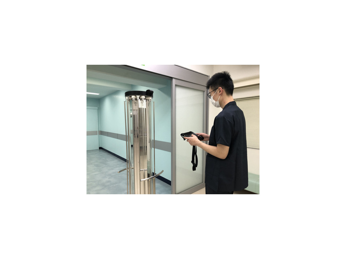 スマートロボティクス 自律走行が可能な殺菌灯搭載ロボット「SR-UVC」モデルCを販売開始 人を検知すると照射を停止