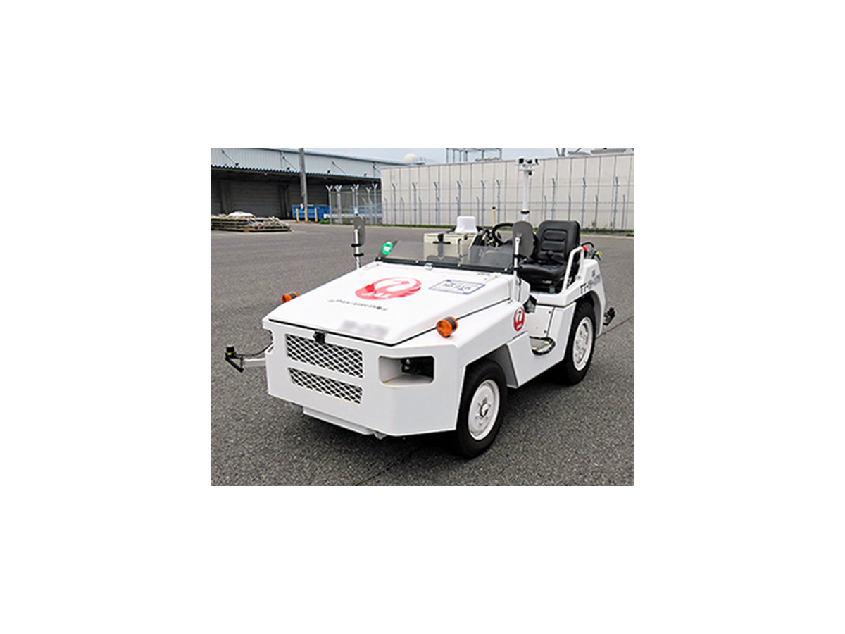 中部国際空港の貨物牽引車を名古屋市内から遠隔運転 ソリトンシステムズ、JAL、中部スカイサポートが実証実験