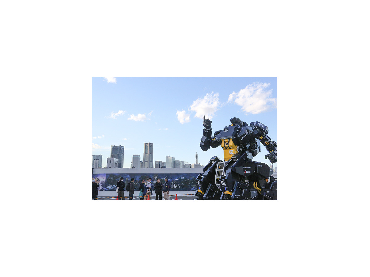 搭乗型ロボット「アーカックス」が走行デモを初披露、４足歩行ライド「SR-02」に「ねこずきん」搭乗！動くガンダムGFY横浜に大集結の日