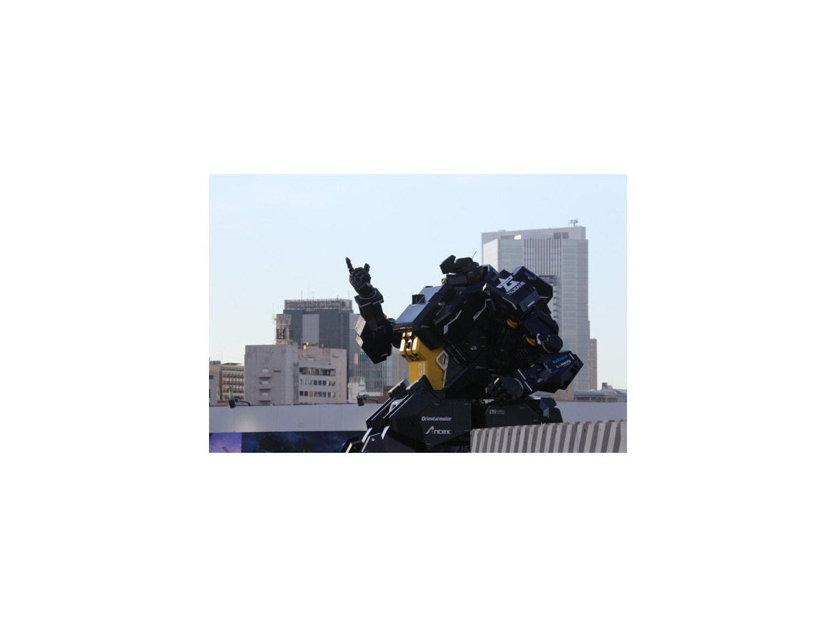 搭乗型ロボット「アーカックス」が走行デモを初披露、４足歩行ライド「SR-02」に「ねこずきん」搭乗！動くガンダムGFY横浜に大集結の日