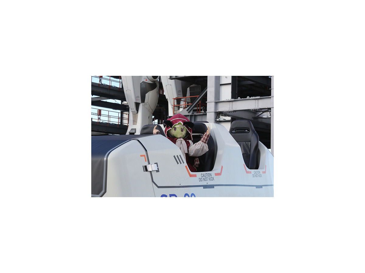 搭乗型ロボット「アーカックス」が走行デモを初披露、４足歩行ライド「SR-02」に「ねこずきん」搭乗！動くガンダムGFY横浜に大集結の日