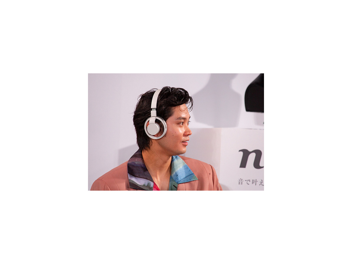 NTT オープンイヤー型なのに音漏れを抑制 音楽を聴きながら会話もできる耳スピ新製品「nwm ONE」 磯村勇斗さんが体験した感想は・・