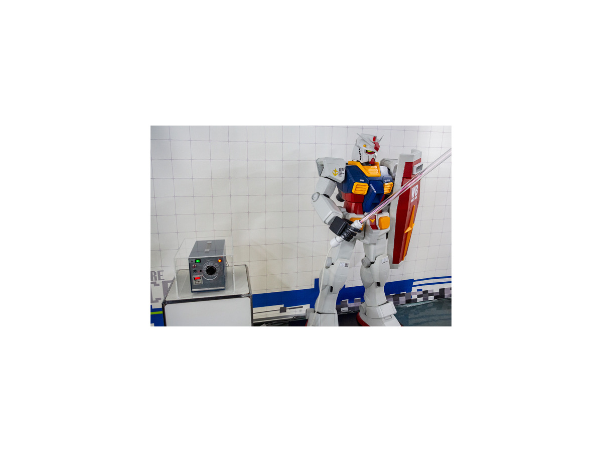 現代科学でビーム・サーベルは実現できる？ハロが乗った多脚型ロボットの操縦体験、横浜ガンダムの手でジャンケン「GUNDAM NEXT FUTURE SCIENCE展」内覧会レポート