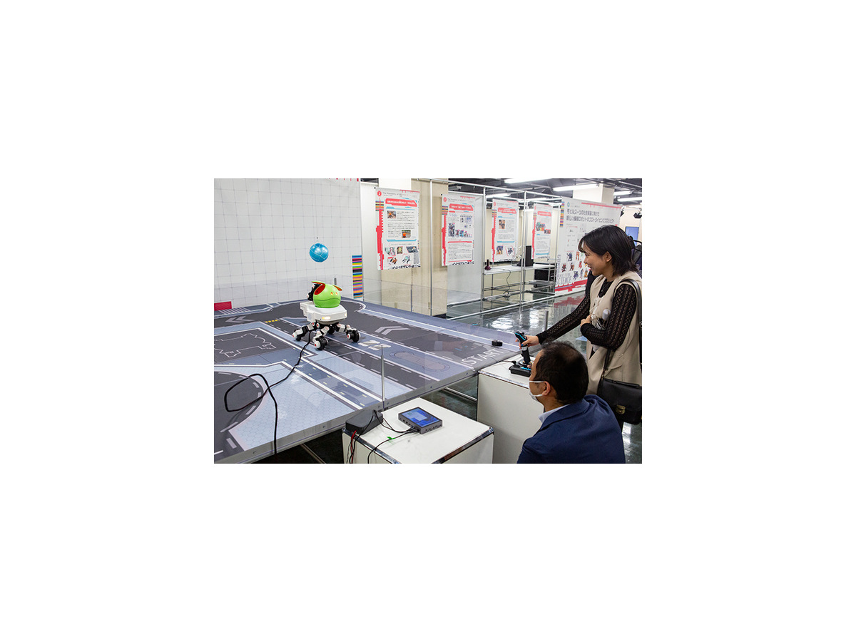 現代科学でビーム・サーベルは実現できる？ハロが乗った多脚型ロボットの操縦体験、横浜ガンダムの手でジャンケン「GUNDAM NEXT FUTURE SCIENCE展」内覧会レポート