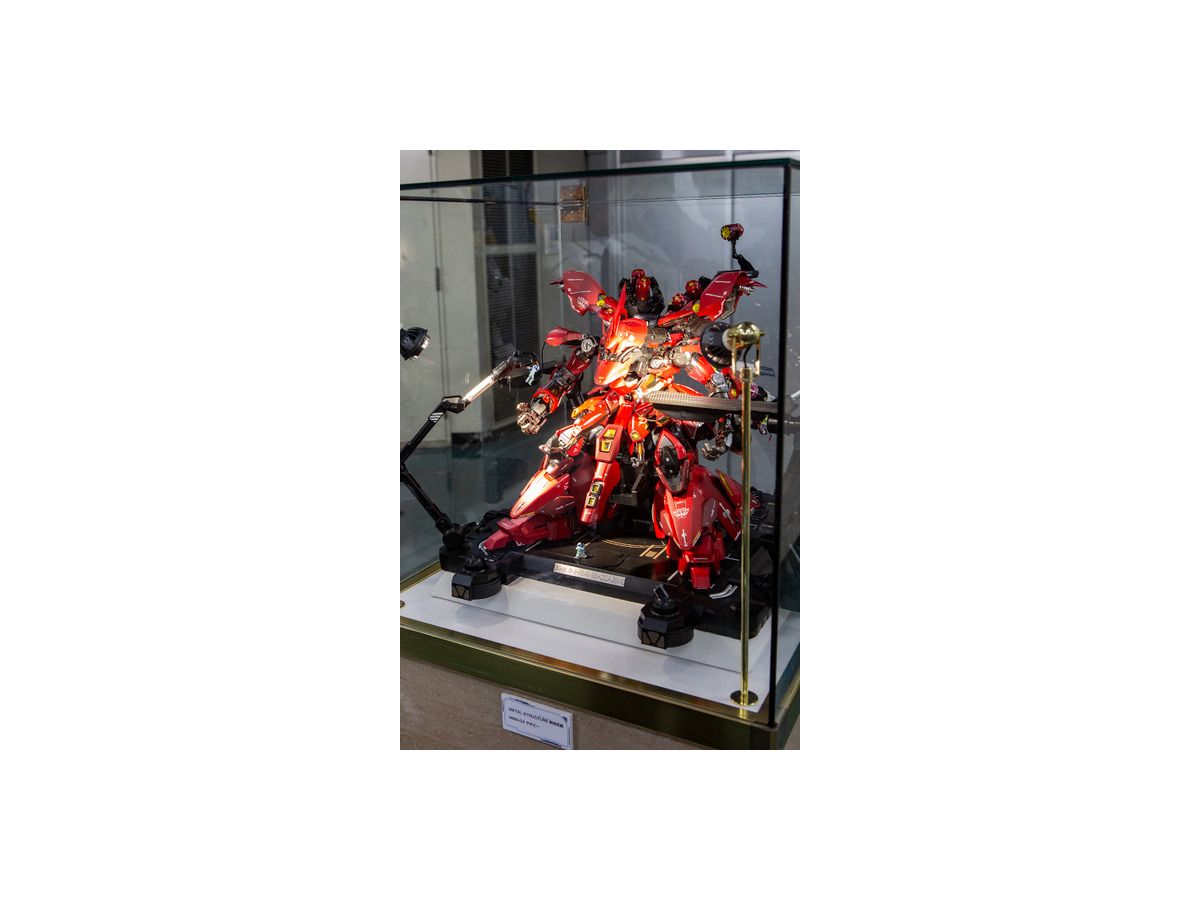 現代科学でビーム・サーベルは実現できる？ハロが乗った多脚型ロボットの操縦体験、横浜ガンダムの手でジャンケン「GUNDAM NEXT FUTURE SCIENCE展」内覧会レポート