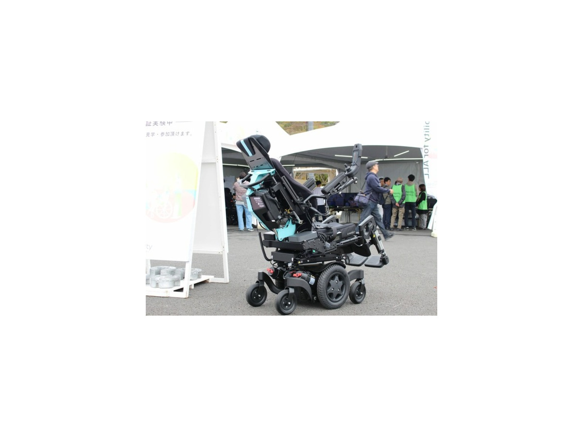 「トヨタイムズ」がコボリンの姿勢変換機能つきロボット電動車いす「ハイネル」を紹介　実証実験の様子を特集