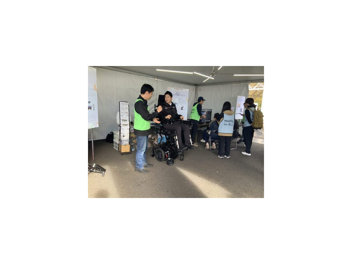 「トヨタイムズ」がコボリンの姿勢変換機能つきロボット電動車いす「ハイネル」を紹介　実証実験の様子を特集