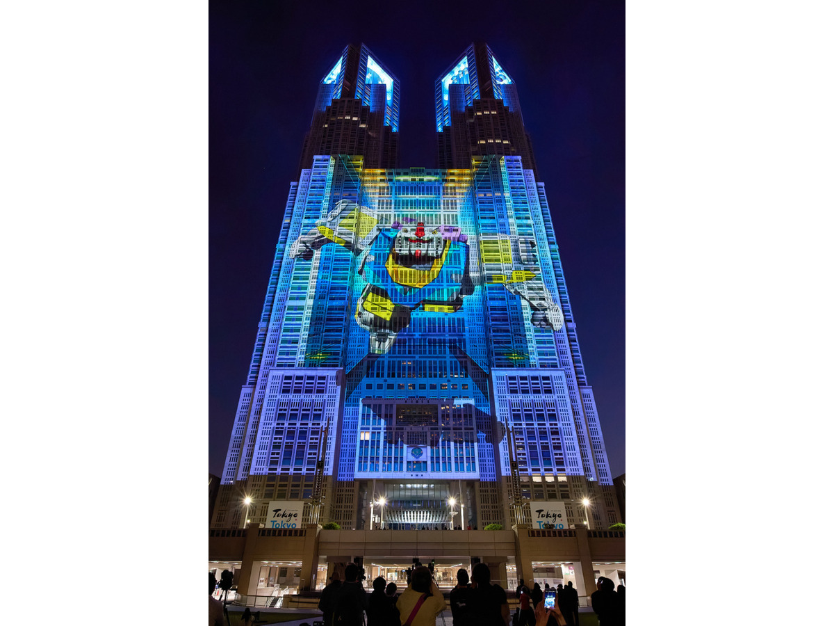 東京都庁の「ガンダム」プロジェクションマッピングついに開始！初日は約4000人が来場