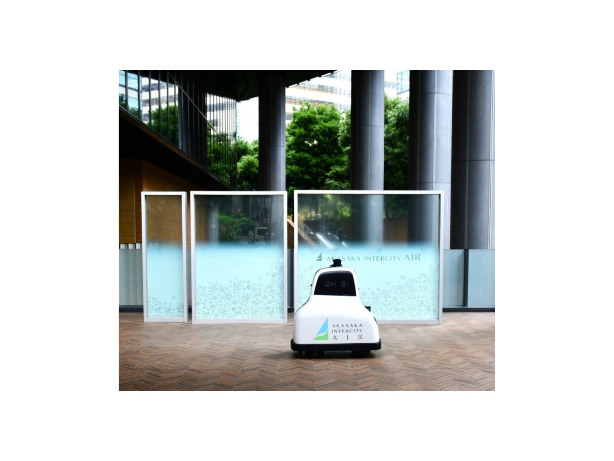 「赤坂インターシティAIR」でセコムの警備ロボットが夜間の巡回を開始　公道での夜間巡回警備は日本初