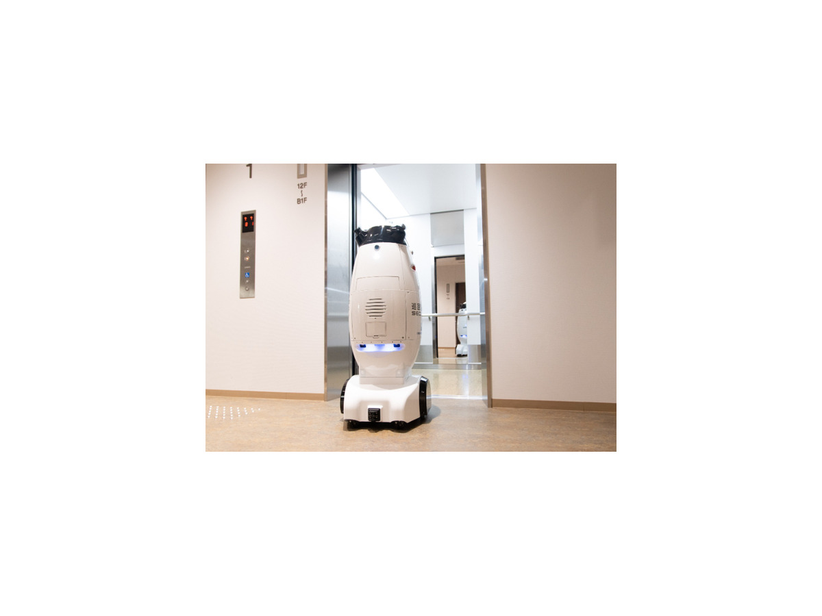 病院の巡回・立哨業務の自動化に自律移動型警備ロボット「SQ-2」を本格導入　大阪医科薬科大学病院