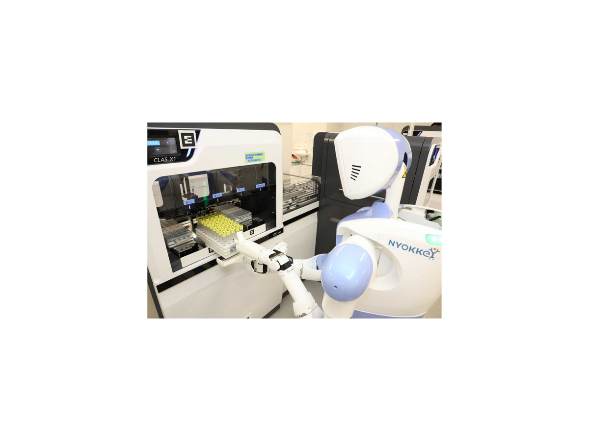 藤田医大＆川崎重工 2種ロボット連携で検体配送から検査機器投入の自動化を世界初実現！