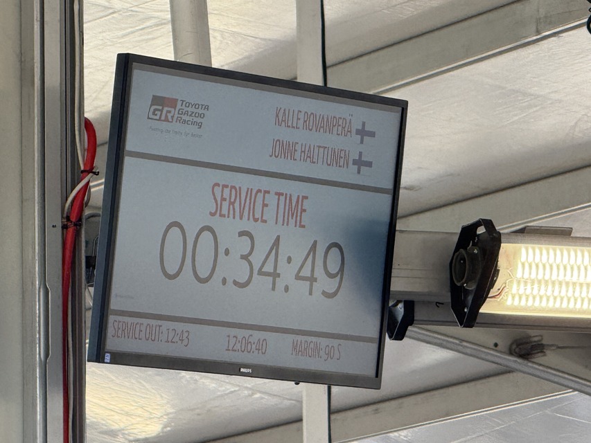 白熱のWRCラリージャパン、オジエが首位死守、勝田が肉薄！人気のサービスパークに歓声が響く