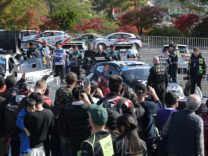 岐阜・恵那峡で整備後、午後の山岳SSへ　オジエとエバンスが僅差バトル、WRCラリージャパン