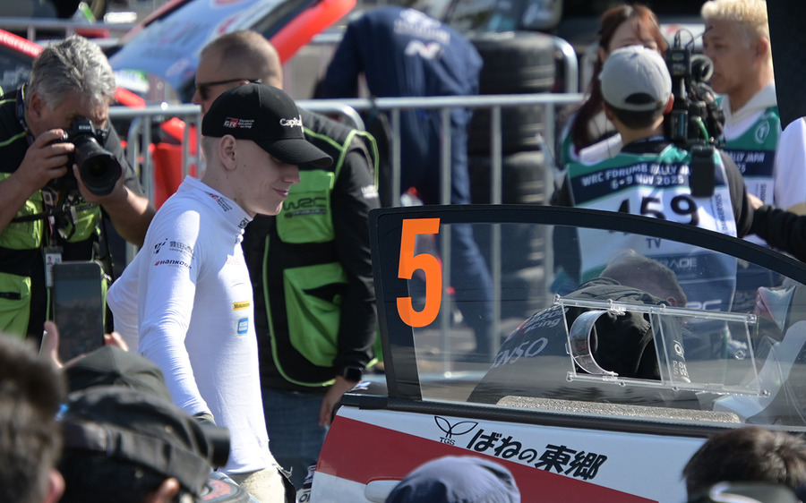 岐阜・恵那峡で整備後、午後の山岳SSへ　オジエとエバンスが僅差バトル、WRCラリージャパン