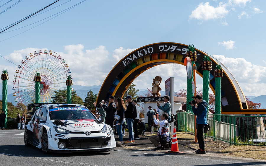岐阜・恵那峡で整備後、午後の山岳SSへ　オジエとエバンスが僅差バトル、WRCラリージャパン
