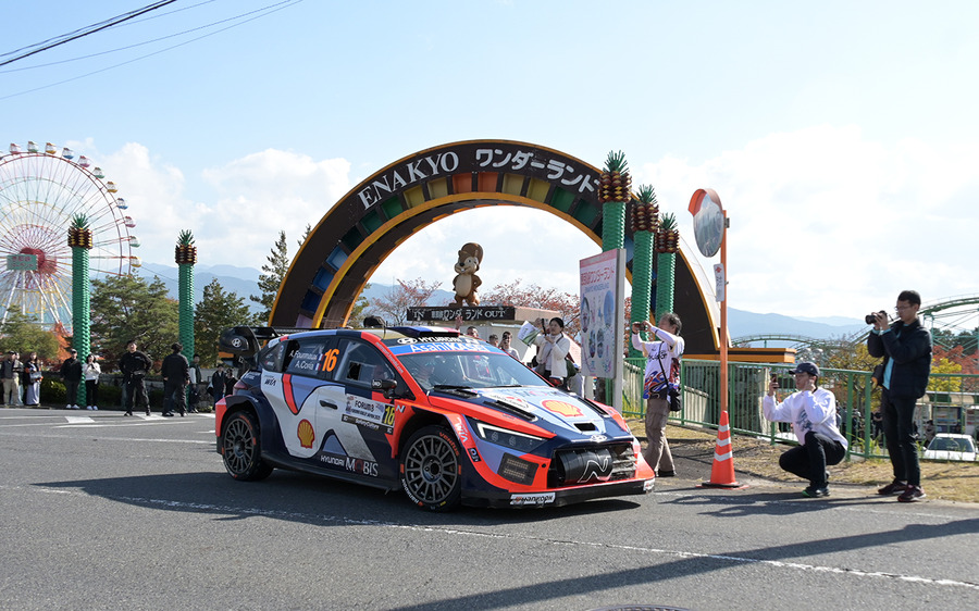 岐阜・恵那峡で整備後、午後の山岳SSへ　オジエとエバンスが僅差バトル、WRCラリージャパン